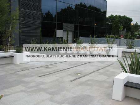 Pila kostka z granitu